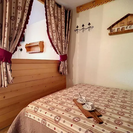 Apartment Skis Aux Pieds A Reberty 1850 Avec Balcon, 2 Pieces, 4eme Etage, Bord De Piste - Fr-1-344-826 *